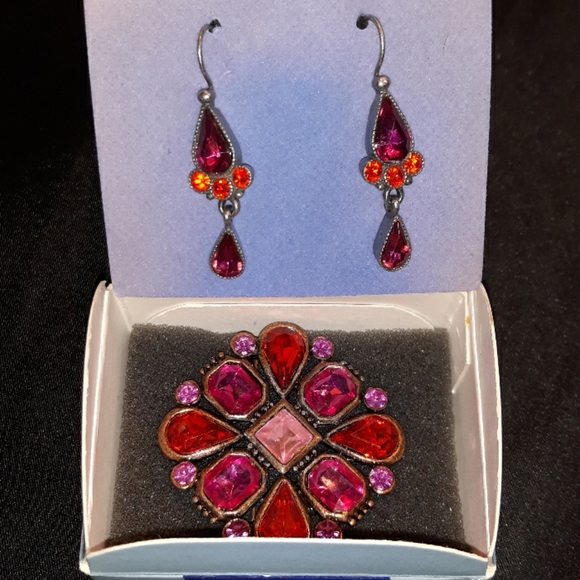 Avon vintage earrings & brooch - Picture 1 of 6